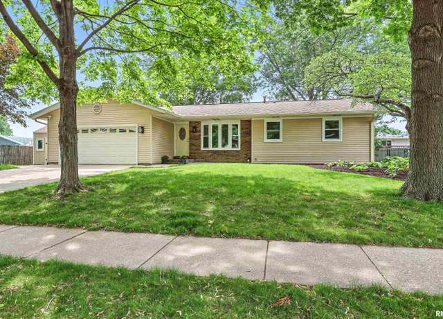 Property at 3610 Tam-o-shanter Dr, Bettendorf, IA 52722, 5 beds, 3 baths