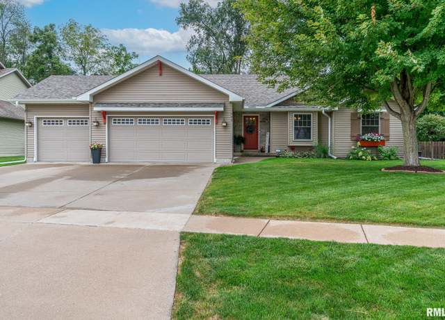Property at 902 Wild West Dr, Le Claire, IA 52753, 4 beds, 3 baths
