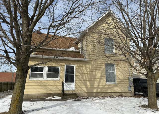 Property at 40 N 5th Ave, Canton, IL 61520, 2 beds, 2 baths