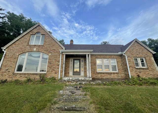 Property at 1426 N Main St, East Peoria, IL 61611, 4 beds, 5.5 baths