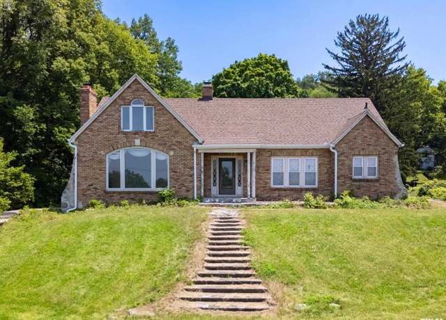 Property at 1426 N Main St, East Peoria, IL 61611, 4 beds, 5.5 baths
