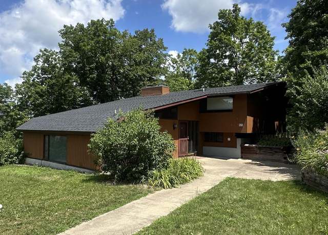 Property at 823 W Wonderview Dr, Dunlap, IL 61525, 4 beds, 2.5 baths