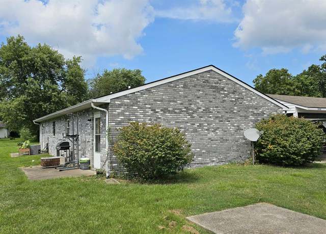 Property at 1006 E Griggs St, Marion, IL 62959, 4 beds, 2 baths