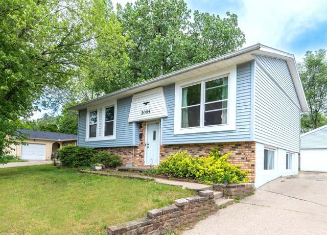 Property at 2004 Westgate Dr, Pekin, IL 61554, 4 beds, 1 bath
