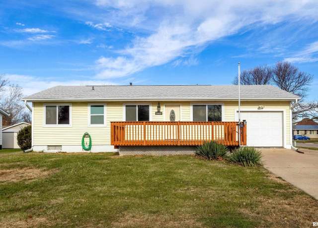 Property at 2803 Fairhaven St, Muscatine, IA 52761, 2 beds, 2 baths