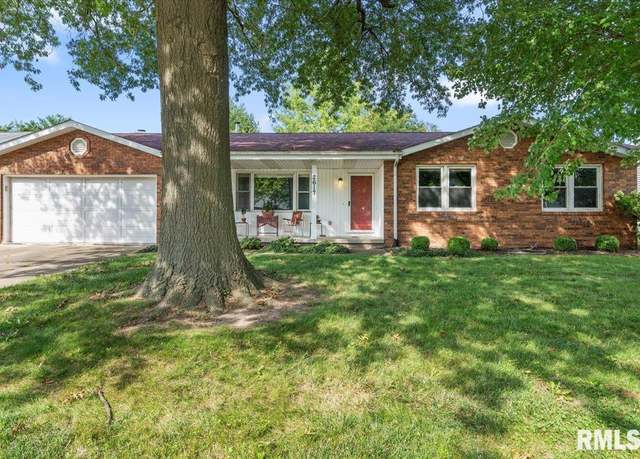 Property at 2617 Stratford Dr, Springfield, IL 62704, 3 beds, 2 baths