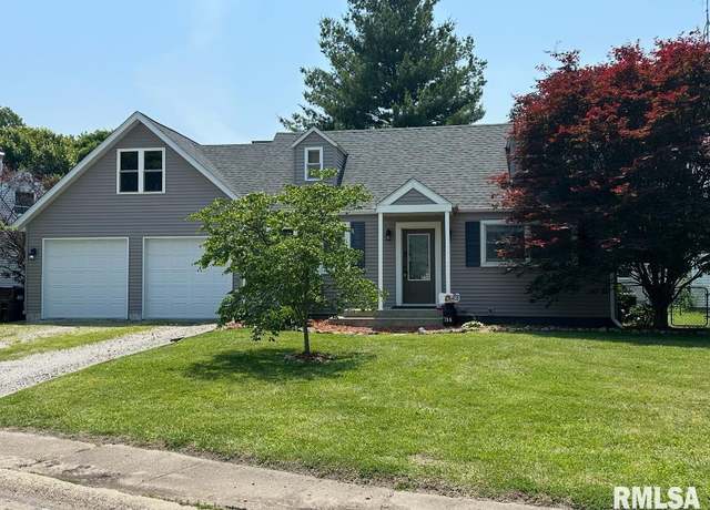 Property at 714 W Elm St, Taylorville, IL 62568, 3 beds, 1.5 baths