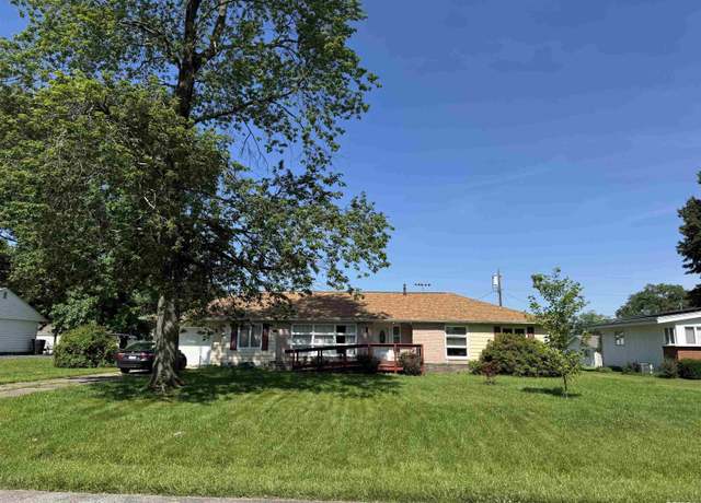 Property at 915 S Broadway St, Sesser, IL 60804, 3 beds, 2 baths