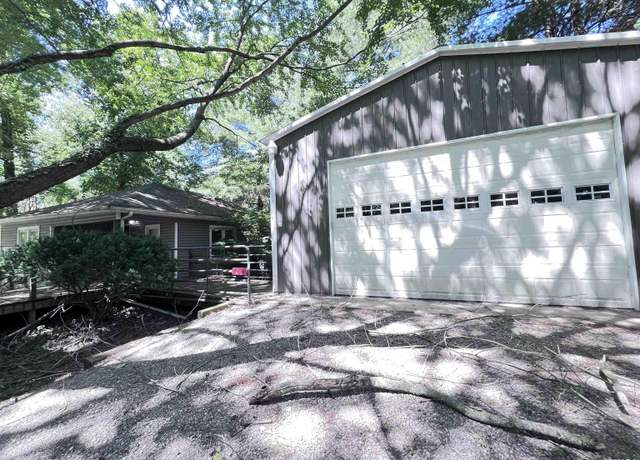 Property at 1210 W Jefferson St, Carbondale, IL 62901, 2 beds, 1 bath