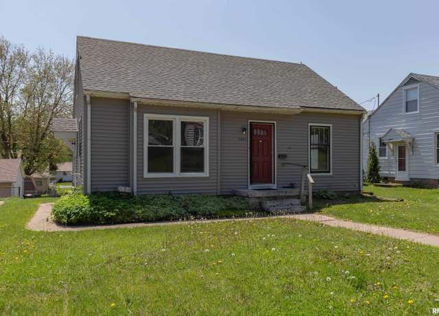 Property at 1641 W 36th St, Davenport, IA 52806, 3 beds, 1 bath