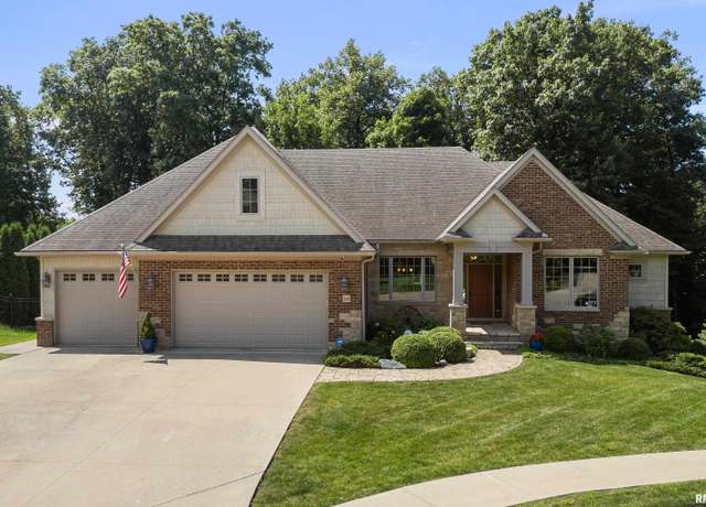 Property at 14 Chippiannock Trl, Rock Island, IL 61201, 4 beds, 3.5 baths