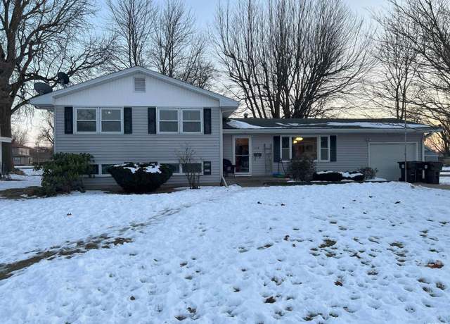 Property at 238 E Prairie St, Roodhouse, IL 62082, 4 beds, 2 baths