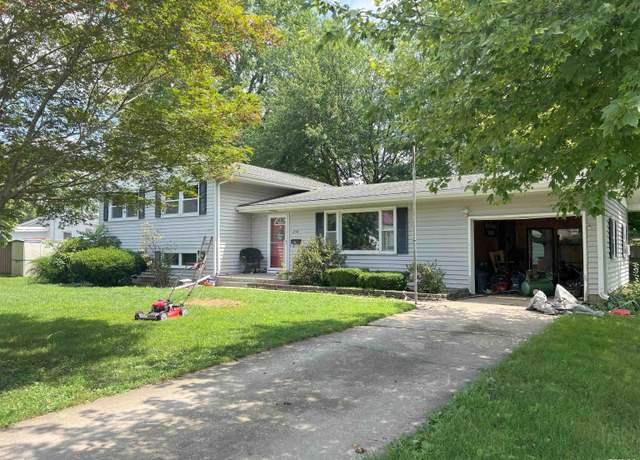 Property at 238 E Prairie St, Roodhouse, IL 62082, 4 beds, 2 baths
