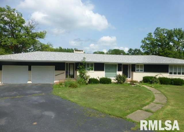 Property at 8 Mara Ln, Taylorville, IL 62568, 3 beds, 3 baths