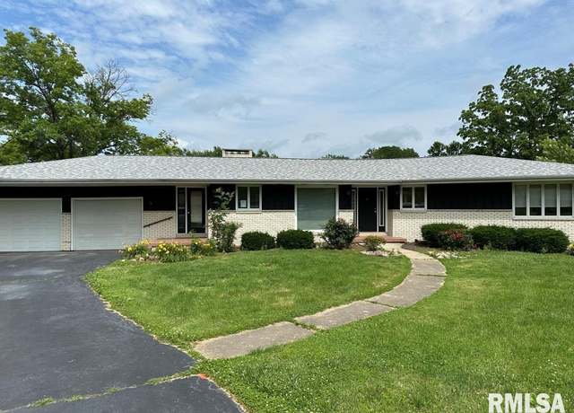Property at 8 Mara Ln, Taylorville, IL 62568, 3 beds, 3 baths