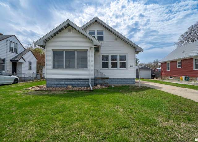 Property at 612 E Adams St, Morton, IL 61550, 3 beds, 1.5 baths