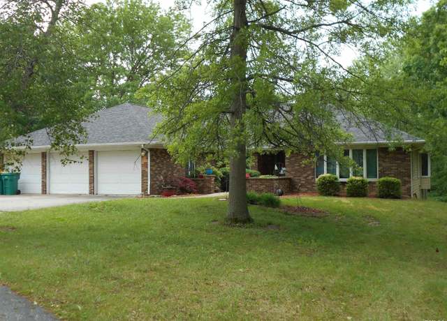 Property at 1001 Wigwam Holw, Macomb, IL 61455, 5 beds, 3 baths