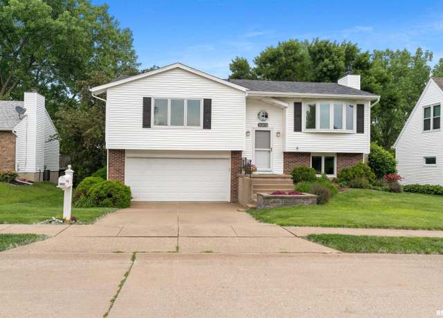 Property at 3302 Covington Dr, Davenport, IA 52806, 2 beds, 1 bath