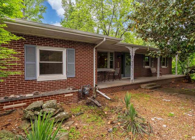 Property at 1016 S Giant City Rd, Carbondale, IL 62901, 3 beds, 1.5 baths