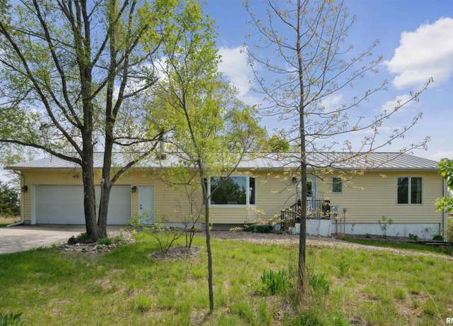Property at 1264 320th St, Moscow, IA 52760, 4 beds, 2.5 baths