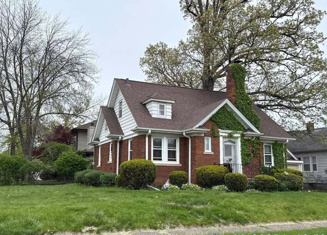 Property at 2905 13th Ave, Moline, IL 61265, 3 beds, 2 baths