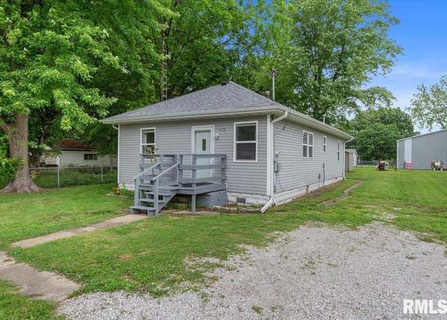 Property at 402 Linkins Ave, Tovey, IL 62570, 3 beds, 2 baths