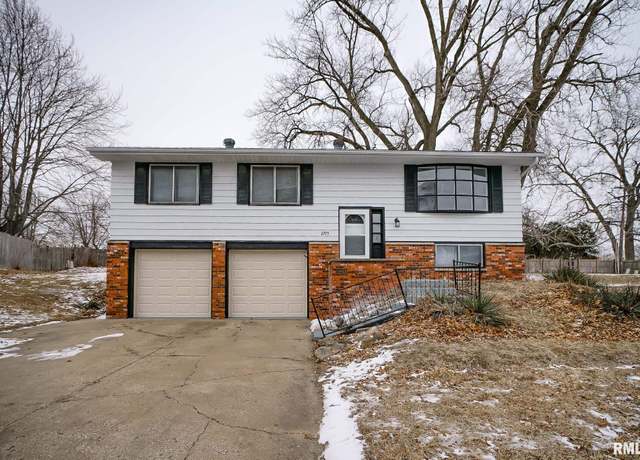 Property at 2705 W Millbrook Ct, Peoria, IL 61615, 4 beds, 2 baths