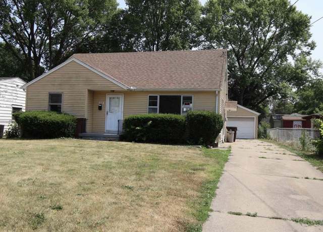 Property at 2018 W Kettelle St, Peoria, IL 61605, 2 beds, 1.5 baths