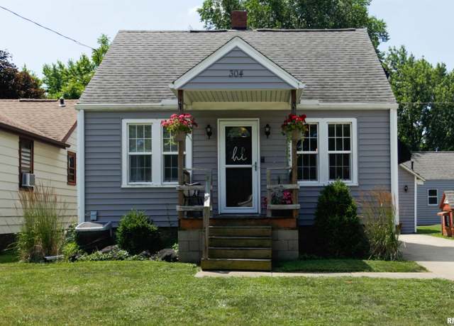 Property at 304 Park Ave, East Peoria, IL 61611, 3 beds, 1.5 baths