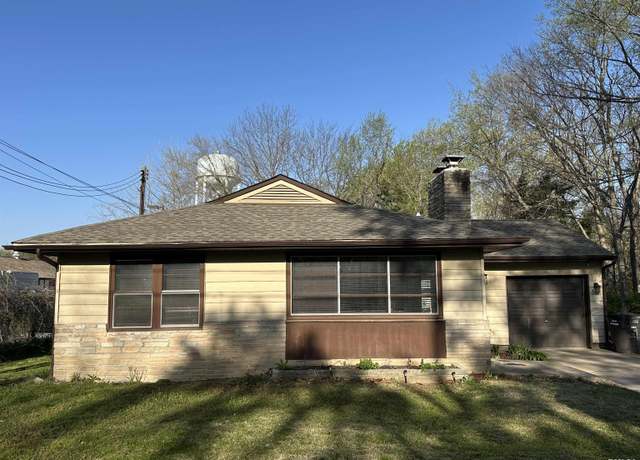 Property at 510 N Oakland St, Carbondale, IL 62901, 3 beds, 2 baths