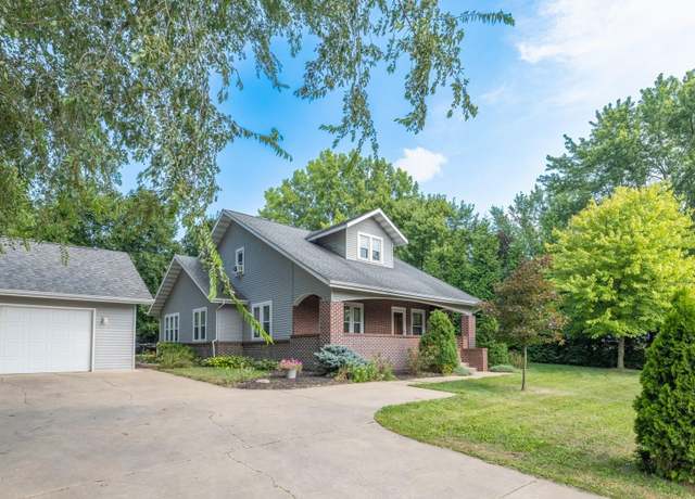 Property at 1010 N Parkway Dr, Pekin, IL 61554, 3 beds, 2 baths