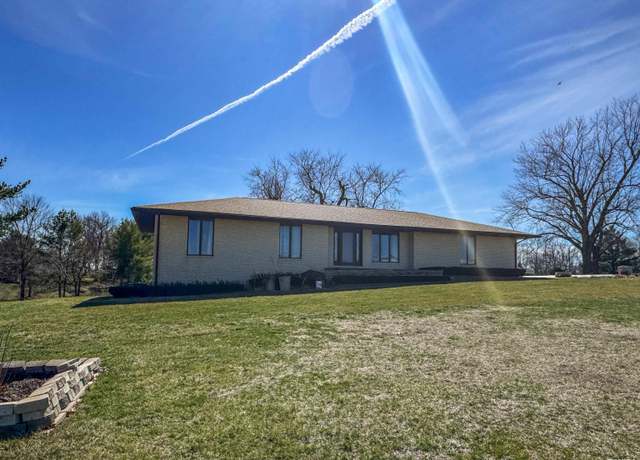 Property at 972 910 E St, Mt Sterling, IL 62353, 3 beds, 2 baths