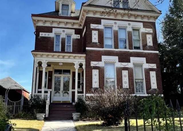 Property at 822 N 6th St, Quincy, IL 62301, 4 beds, 2.5 baths