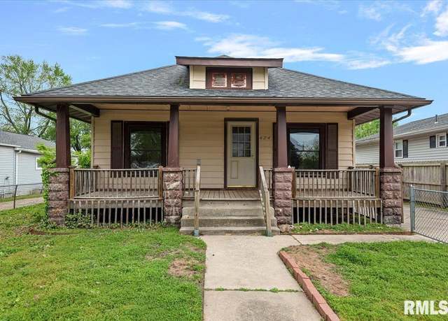 Property at 424 S Lincoln St, Divernon, IL 62530, 3 beds, 1 bath