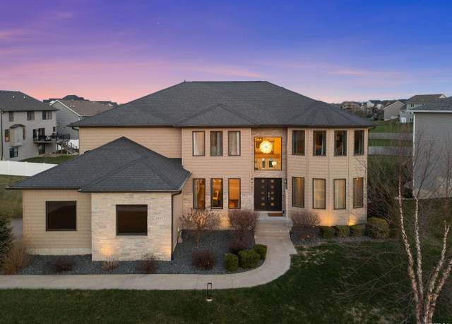 Property at 5523 Allison Dr, Bettendorf, IA 52722, 6 beds, 5 baths