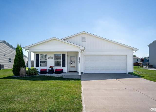 Property at 1719 Carson Dr, Davenport, IA 52804, 4 beds, 2 baths