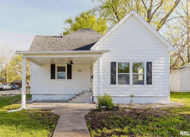 Property at 800 E Reeves St, Marion, IL 62959, 3 beds, 2.5 baths