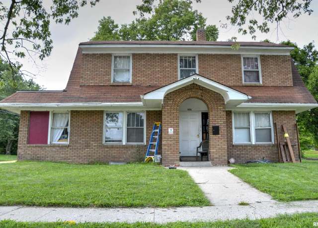 Property at 324 N Charles St, Macomb, IL 61455, 4 beds, 2 baths