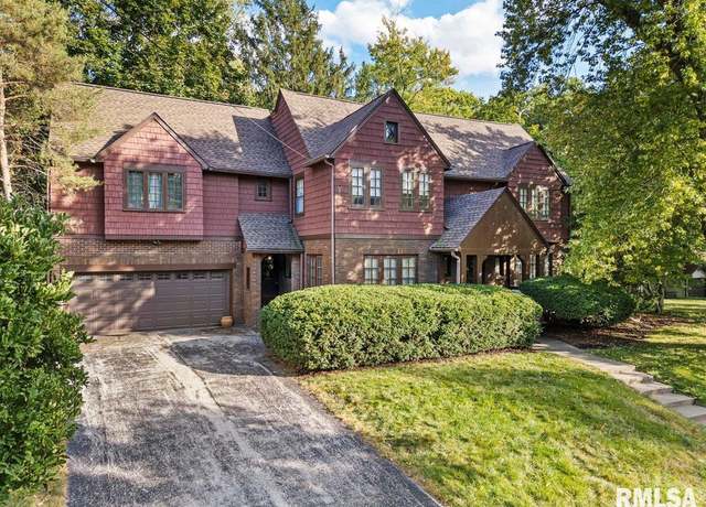 Property at 49 Kenwood Ave, Davenport, IA 52803, 4 beds, 3.5 baths