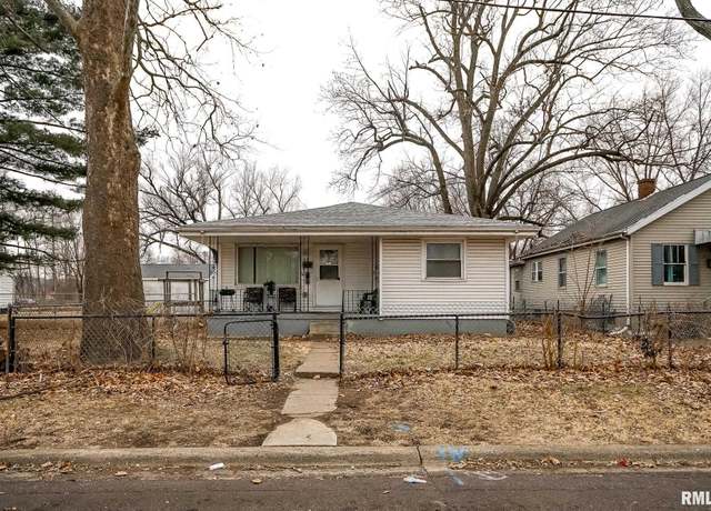 Property at 1831 S Kneer Ave, Peoria, IL 61605, 3 beds, 1 bath