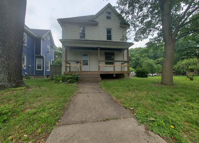 Property at 712 3rd Street A, Moline, IL 61265, 3 beds, 1 bath