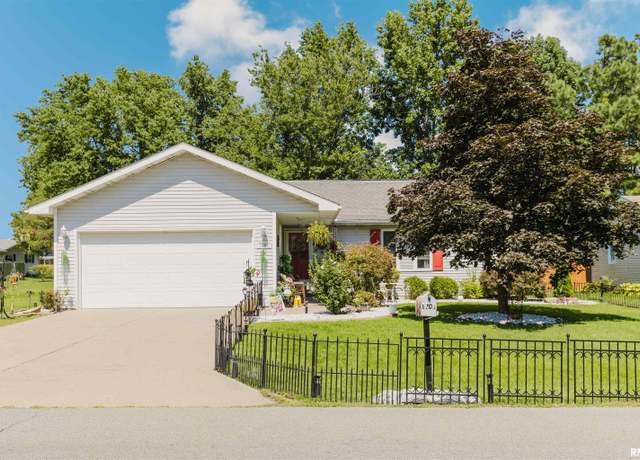 Property at 1203 Hadfield St, Marion, IL 62959, 3 beds, 2 baths