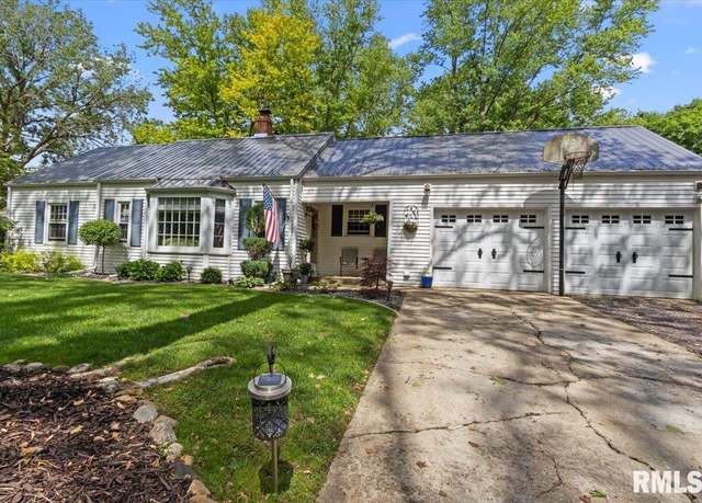 Property at 1128 N Robert Dr, East Peoria, IL 61611, 3 beds, 2 baths