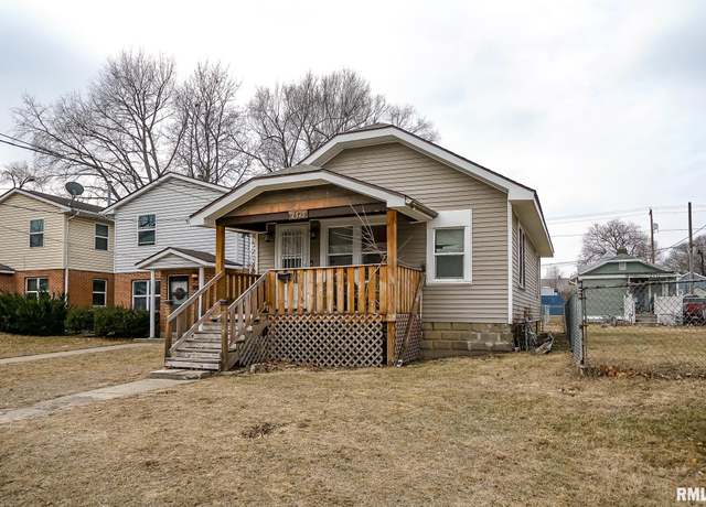 Property at 2315 N Ellis St, Peoria, IL 61604, 2 beds, 1 bath