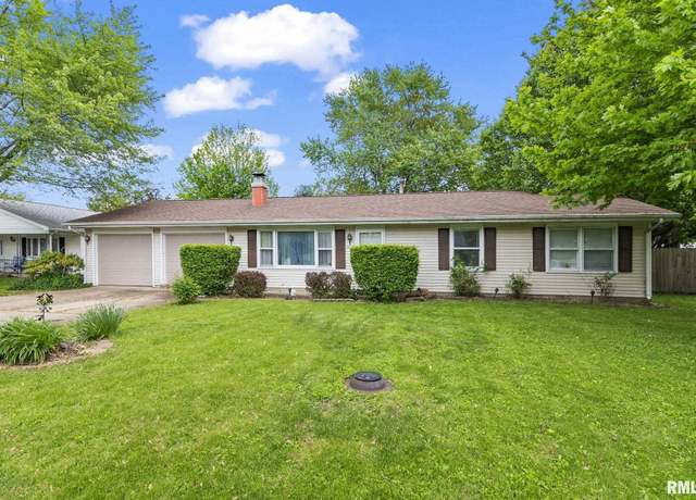 Property at 505 N Halford St, Edinburg, IL 62531, 3 beds, 2 baths