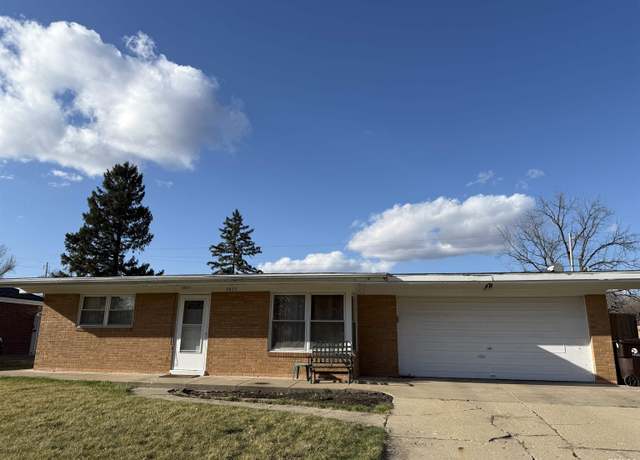 Property at 3015 W Westport Rd, Peoria, IL 61615, 3 beds, 1.5 baths