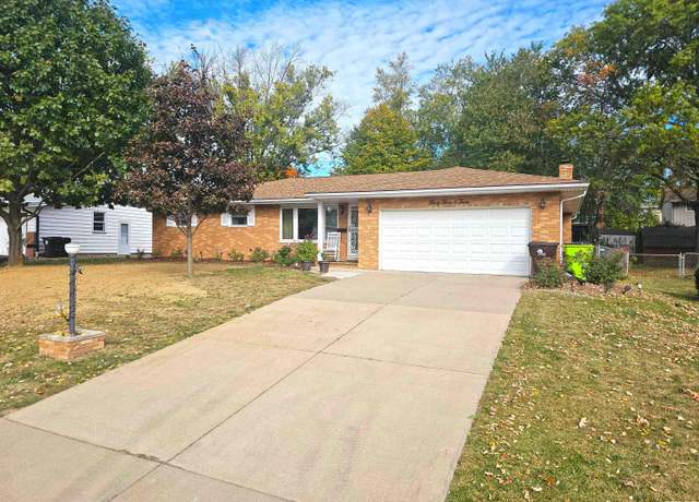 Property at 3303 W Chartwell Rd, Peoria, IL 61614, 3 beds, 3 baths
