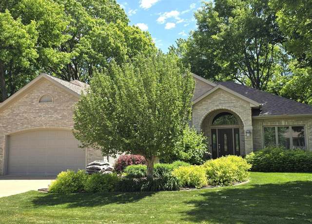 Property at 801 E 7th St, Coal Valley, IL 61244, 4 beds, 3.5 baths
