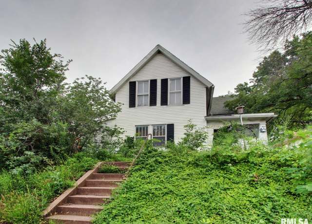 Property at 1121 Chestnut St, Quincy, IL 62301, 4 beds, 2 baths