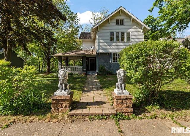 Property at 1729 11th Ave, Moline, IL 61265, 3 beds, 2.5 baths